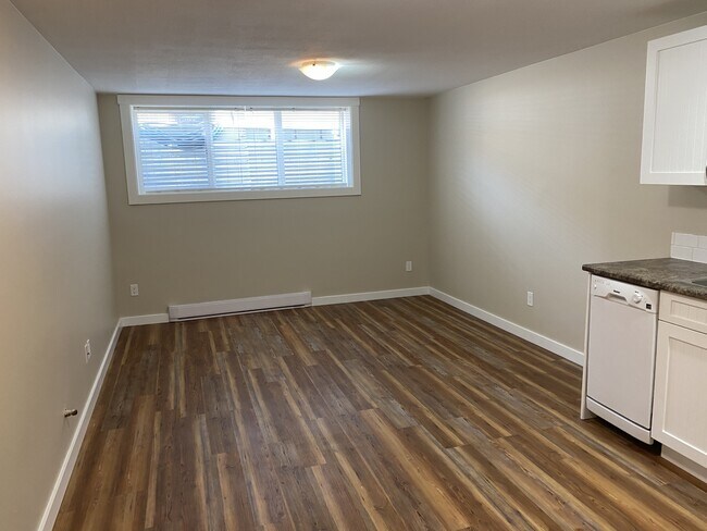 Photo - 1620-1688 88 Ave