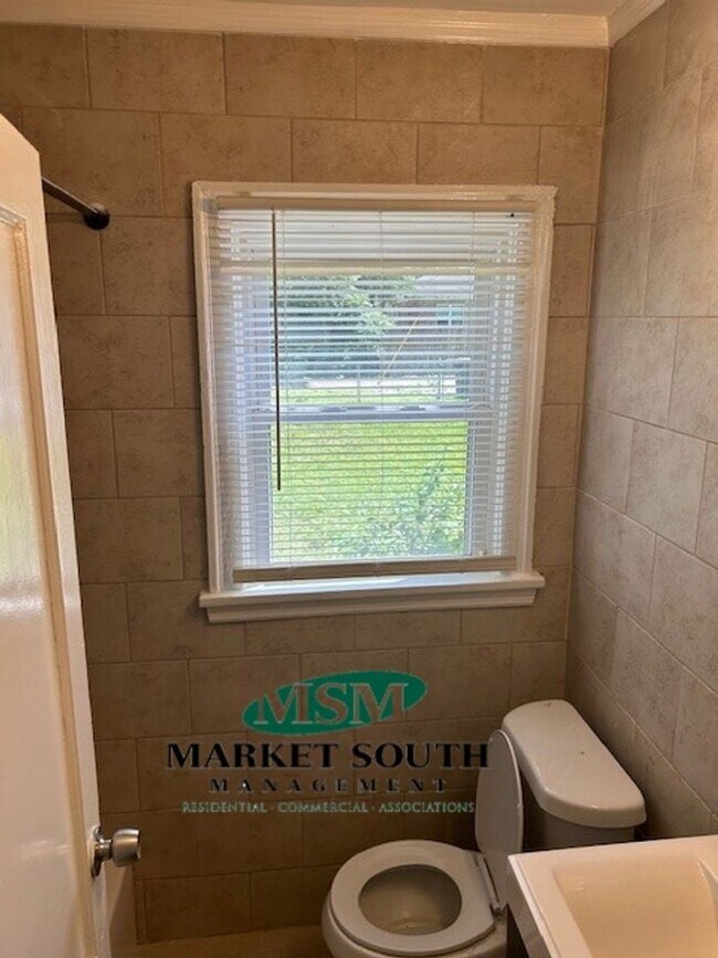 Photo - Lovely cottage across from Live Oak Park -...