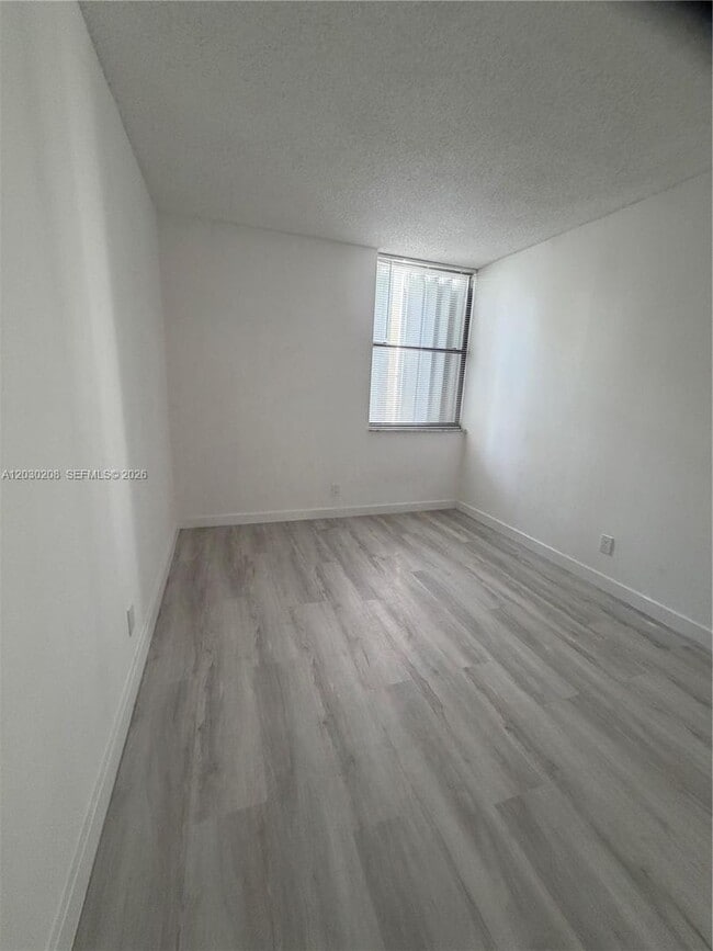 Photo - 20200 W Country Club Dr