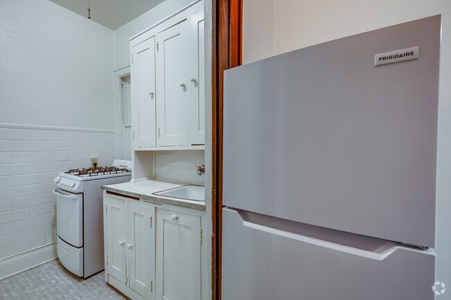 1325 W 27th St - 1BR, 1BA - 600SF – Unit 2 - Kitchen