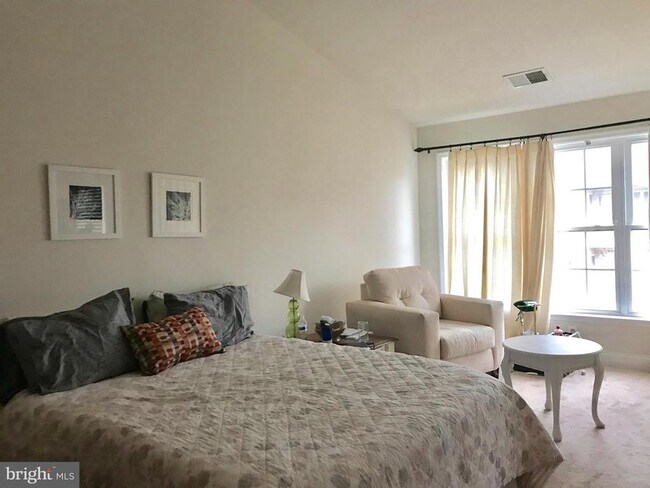 Photo - 25830 Turlough Terrace