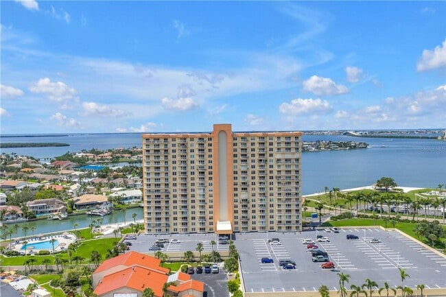 Building Photo - Beautiful 2BR/2BA Waterfront Condo in 55+ ... Unit 611