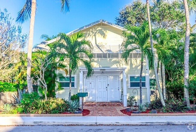 Building Photo - 310 N Ocean Breeze Unit 1 Rental