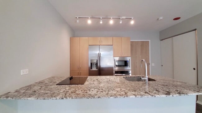 Building Photo - 205 E Illinois St Unit 2600