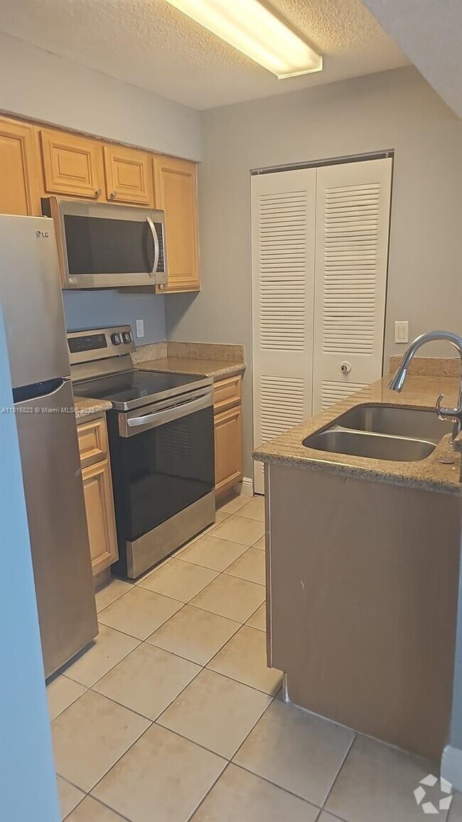 Building Photo - 1261 SW 46th Ave Unit 2010 Rental