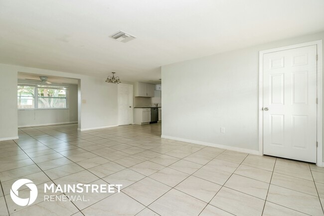 Photo - 5815 Dahlia Ave