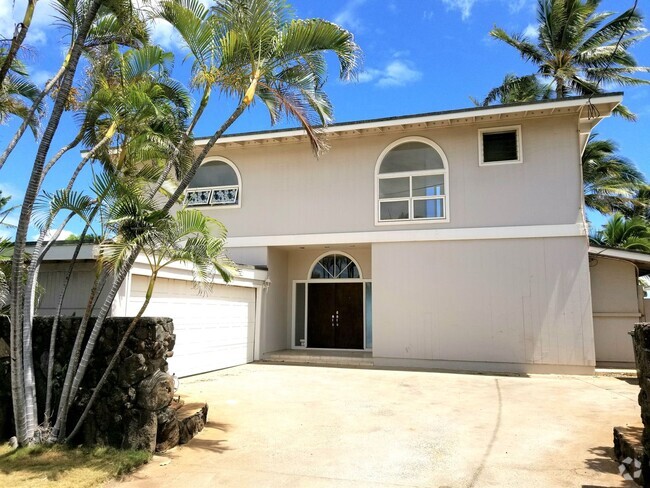 Building Photo - Beautiful Home