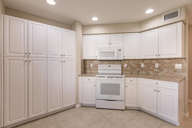 Photo - 27430 Palmesta Circle Unit 16