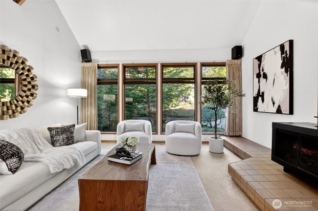 Photo - 3323 NE 156th St