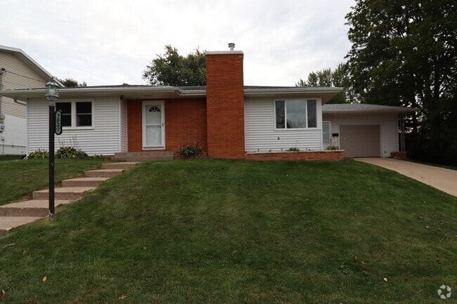 Building Photo - 3020 Lindale St Rental