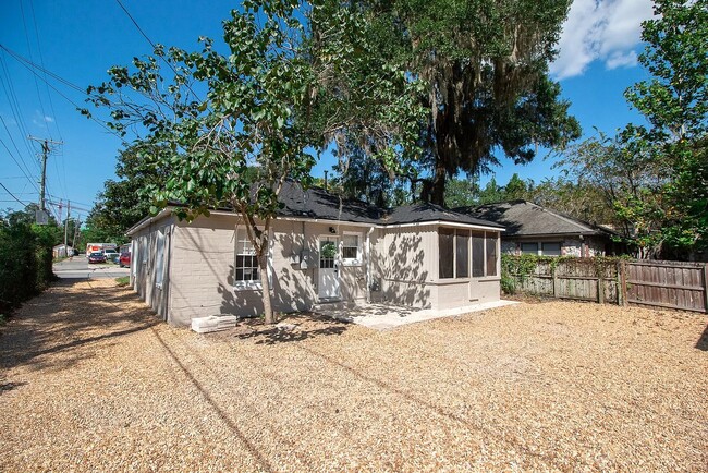 Photo - 919 SW 6th Ave