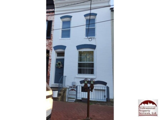 Building Photo - Historic Downtown Location Rental