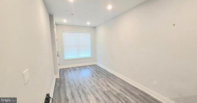 Photo - 5233 Chancellor St