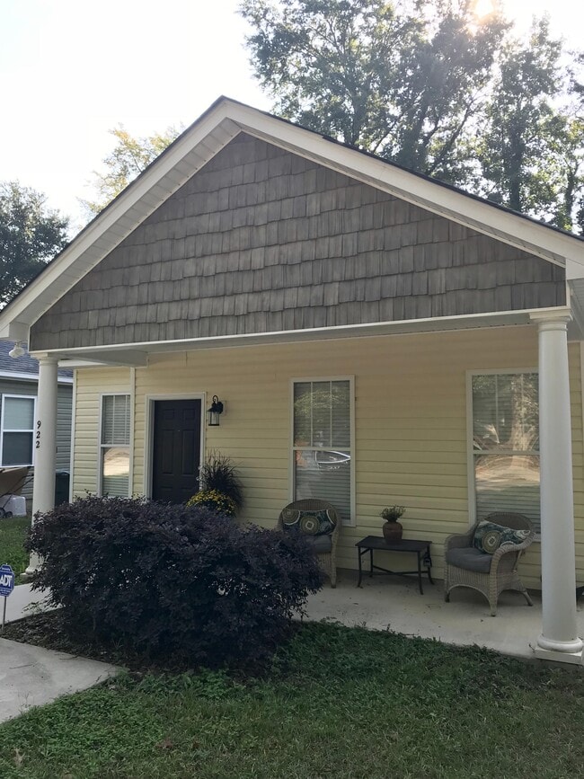 Photo - 922 Woodlawn Ave