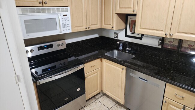 Photo - 4156 Inverrary Dr Unit 203