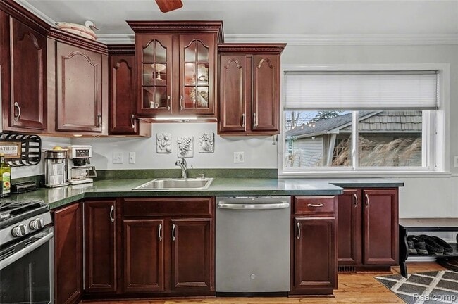 Photo - 30745 Iroquois Dr