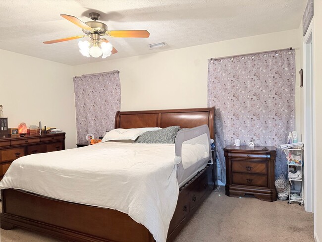 Photo - 202 Sheffield Ln