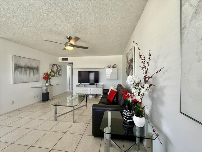 Building Photo - 144 Farnham F