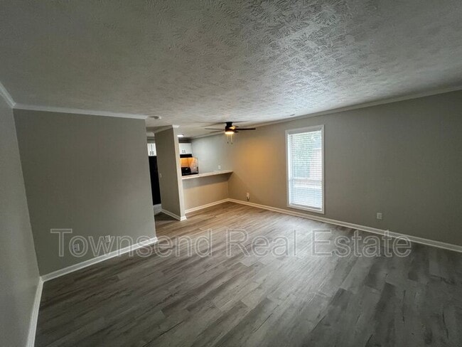 Building Photo - 5850-H Century Oaks Drive