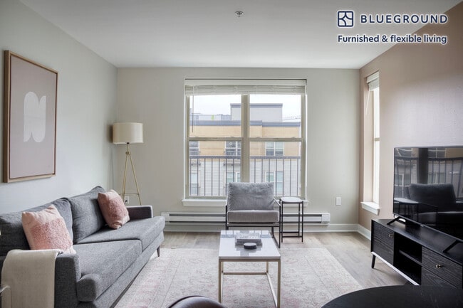 Building Photo - 1011 E Terrace St Rental