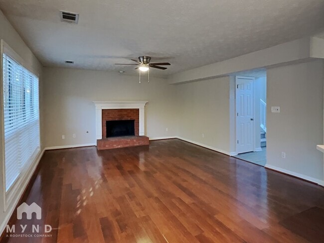 Photo - 839 Whitehaven Ln