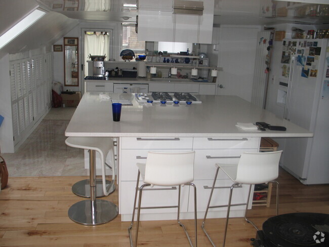 Building Photo - 56 Hobson St Rental