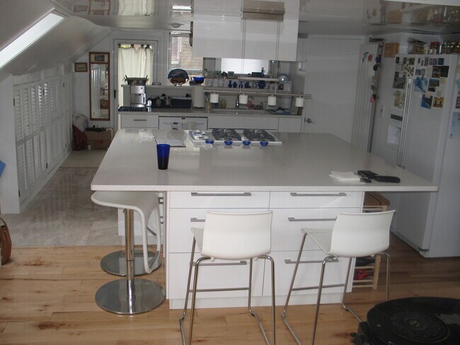 Building Photo - 56 Hobson St Rental