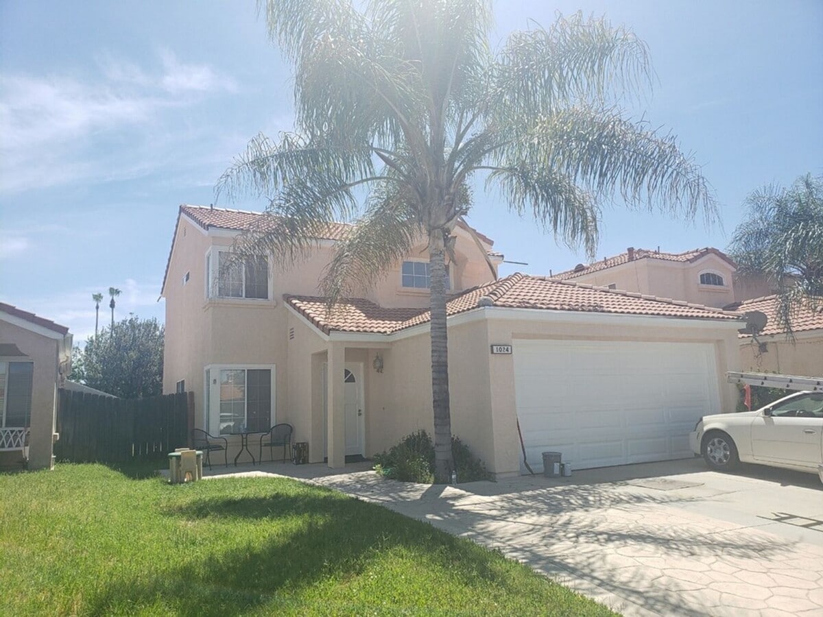 3 bedroom, 2 bathroom home available! - 3 bedroom, 2 bathroom home available!