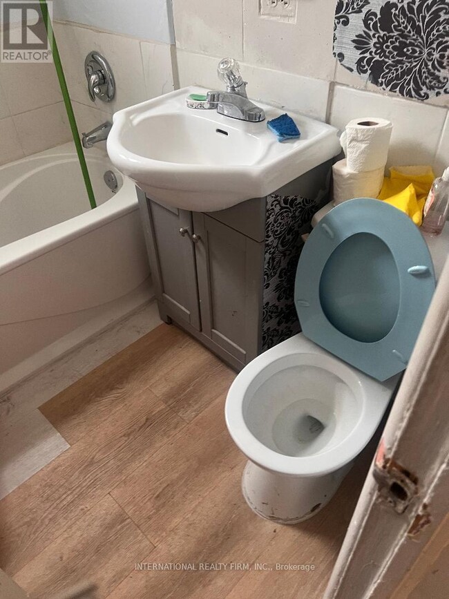 Photo - 2034 Weston Rd