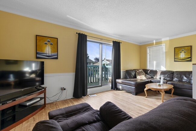 Building Photo - 9322-9374 74 Ave