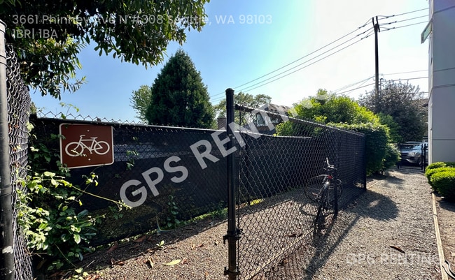 Photo - 3661 Phinney Ave N