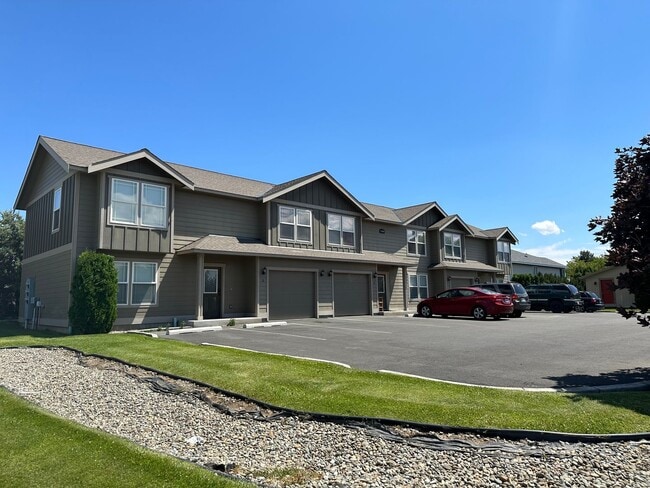 Photo - 2100 N Chestnut St