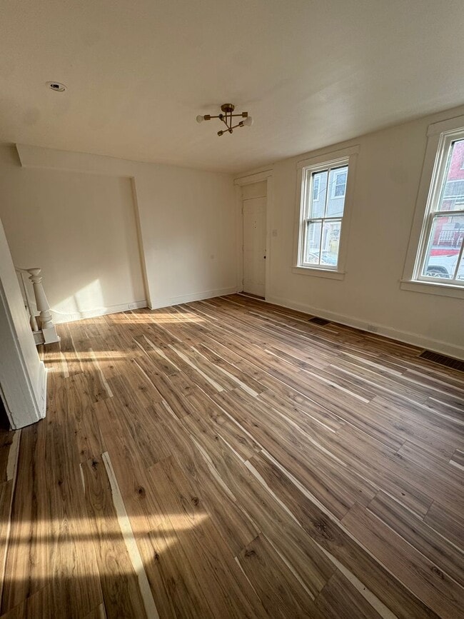 Photo - Fully Renovated 4 bedroom - Don't Miss Thi...