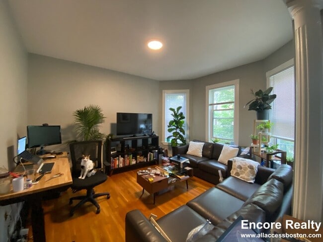 Photo - 18 Portsmouth St