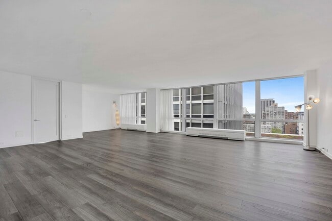 Photo - 330 W Diversey Pkwy