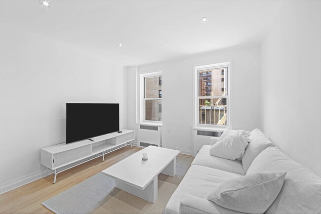 Photo - 210-218 W 19th St