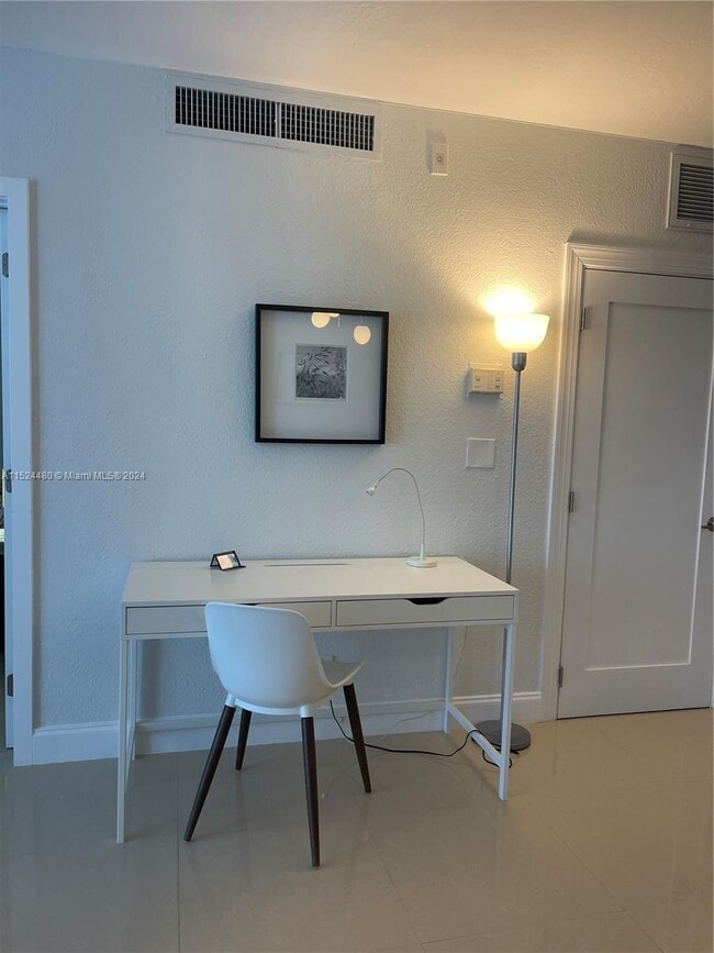 Photo - 3801 S Ocean Dr Unidad 15V