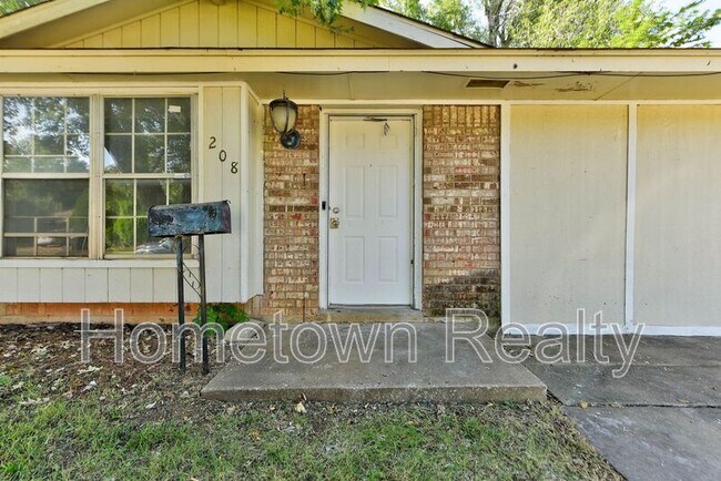 Photo - 208 W Shadywood Dr