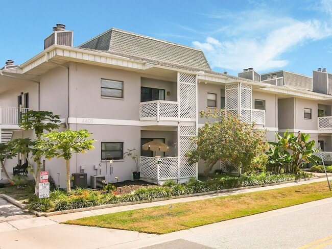 Building Photo - 4405 W Fair Oaks Ave Unit Apartment 18