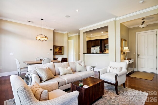 Building Photo - 5425 Closeburn Rd Unit 309