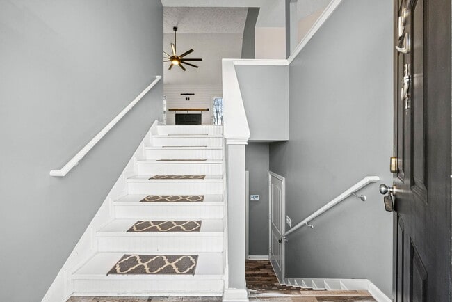 Photo - Pet Friendly Five Bedroom with Basement!