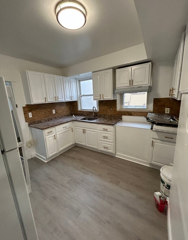 Photo - 148 Delavan Ave Unidad first floor