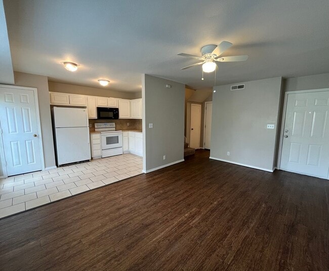 Photo - 3 bedroom Duplex!