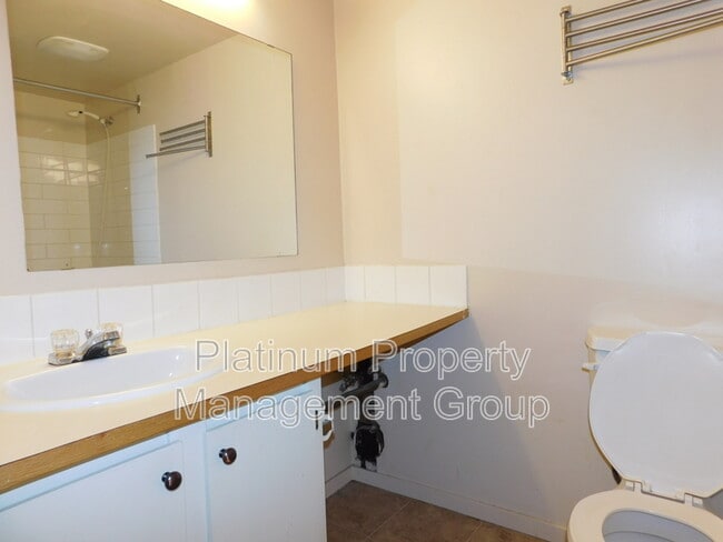 Photo - 322-326 6 Ave NE