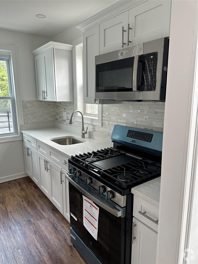 Building Photo - 96-09 Liberty Ave Unit 2 Rental