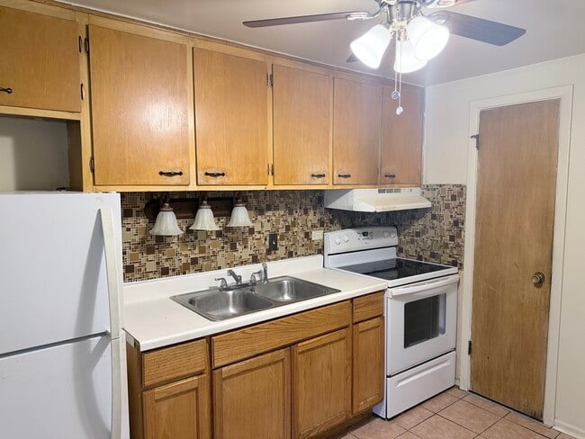 Photo - 2008 S 15th Ave Unit 1 Bedroom Garden Apartment