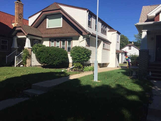 Photo - 4252 1st St