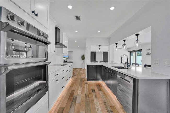 Photo - 915 NW 7th St
