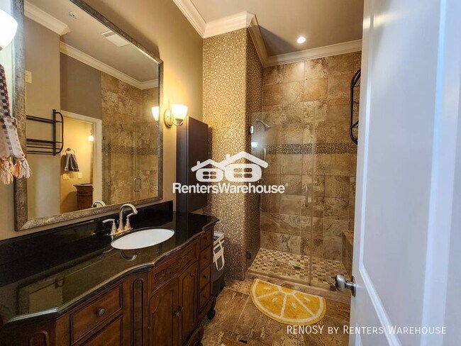 Photo - 2510 Travis St