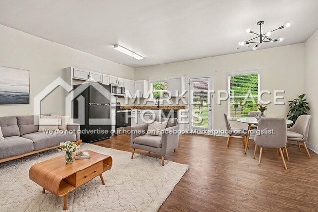 Photo - 835 Johnson St